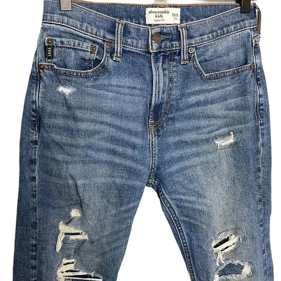 Abercrombie Kids Boys Tapered Leg Distressed Jeans Size 13/14 - Picture 2 of 6